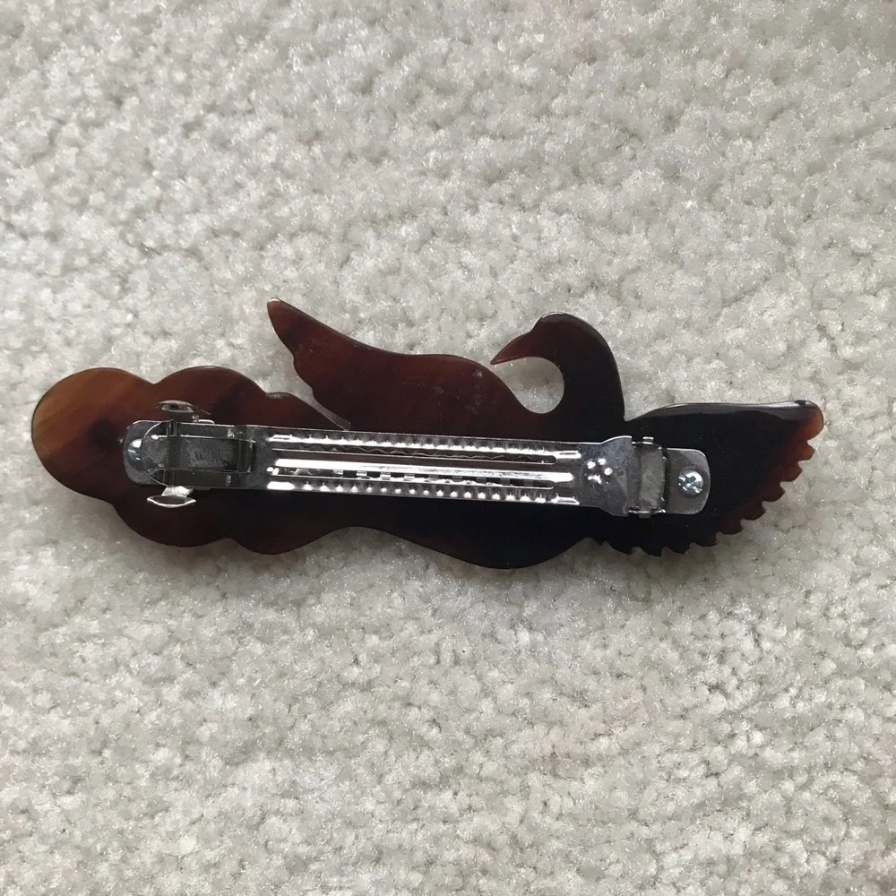 Handcrafted Horn Hair Clip – Elegant Peacock Design